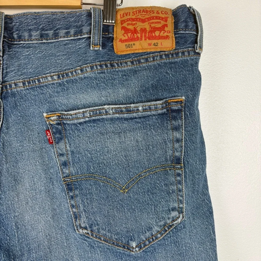 Levi's 501 Denim Jean‎ Shorts Mens 42 Blue Distressed Button Fly Bermuda Jorts